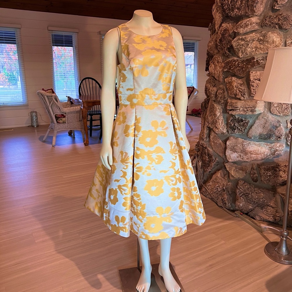 ELIZA J GOLD METALLIC JACQUARD FIT AND FLARE DRESS SZ 8